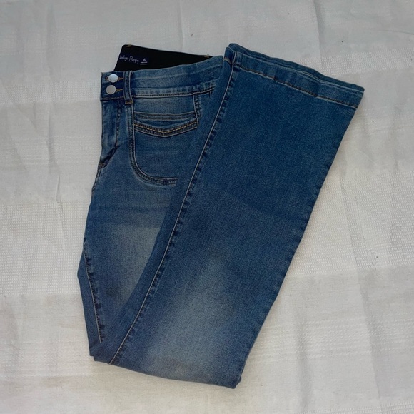 Only worn once flared jean - Picture 2 of 8